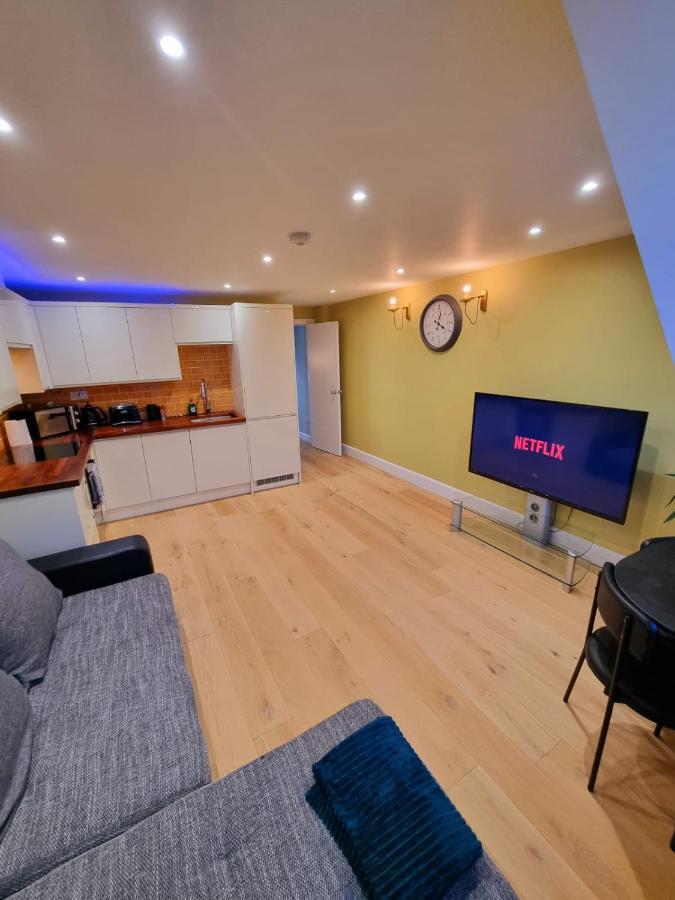 Stylish London Apartment With Terrace & Parking Esterno foto